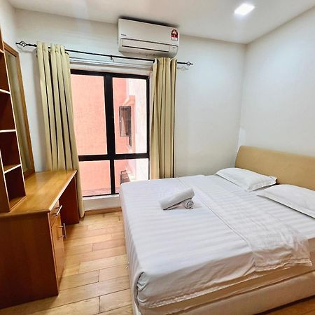 Penthouse Marina Court Vacation Home 4 Bedrooms Kota Kinabalu 14Pax Екстер'єр фото