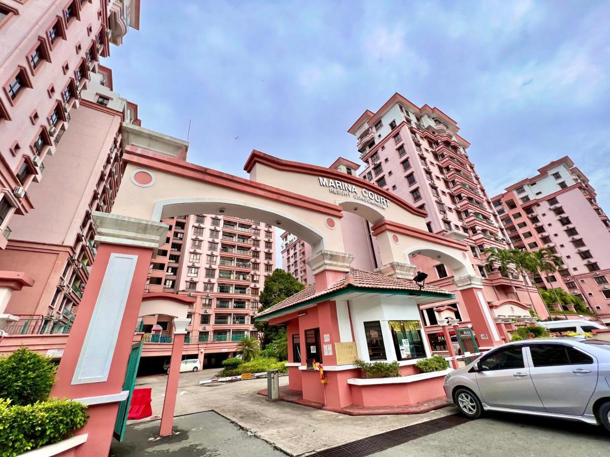 Penthouse Marina Court Vacation Home 4 Bedrooms Kota Kinabalu 14Pax Екстер'єр фото