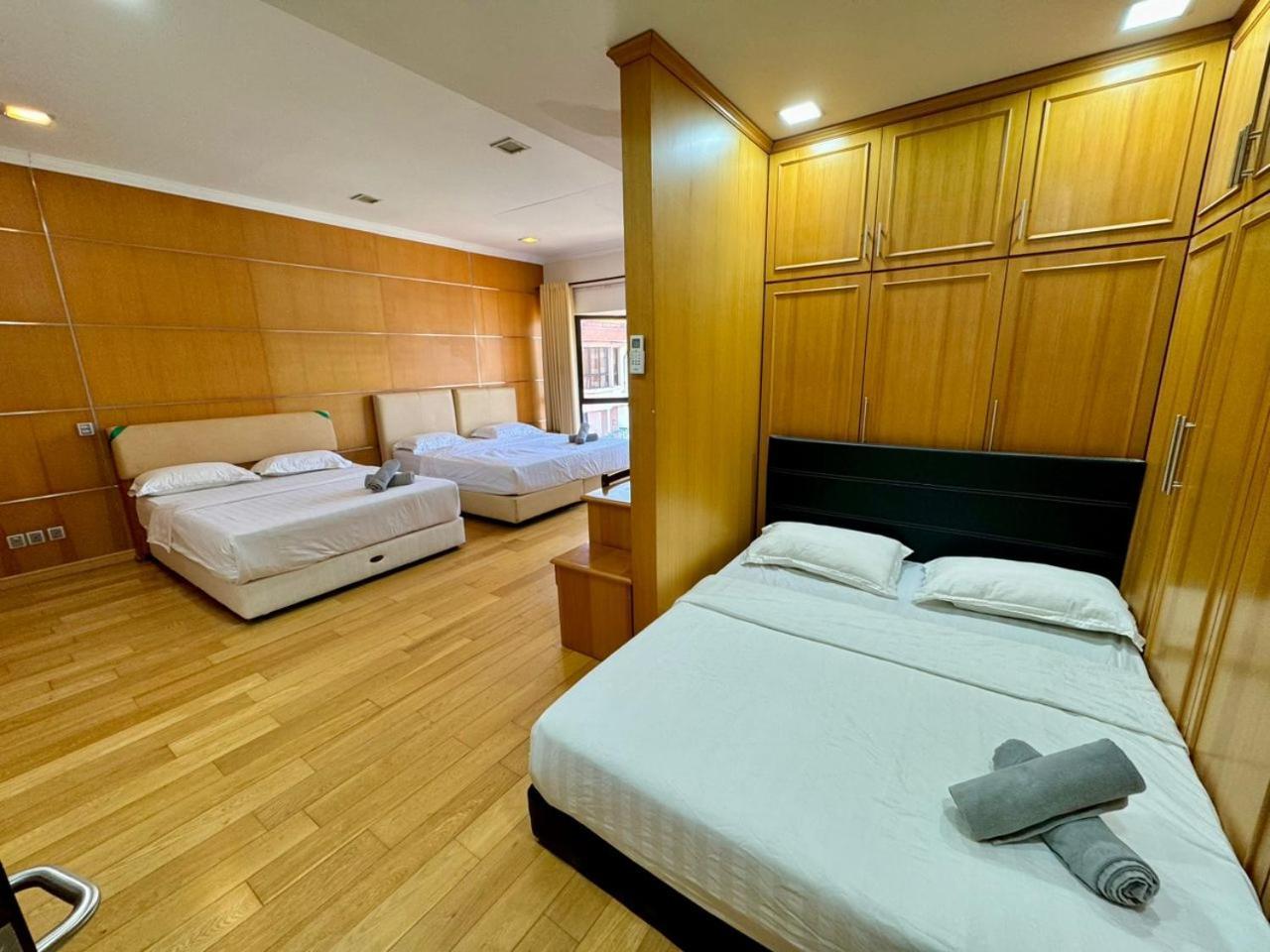 Penthouse Marina Court Vacation Home 4 Bedrooms Kota Kinabalu 14Pax Екстер'єр фото